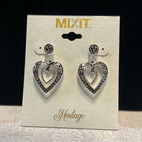 NWT MIXIT Silver Tone & Black Dangle Heart Earrings #1020 - Picture 1 of 4